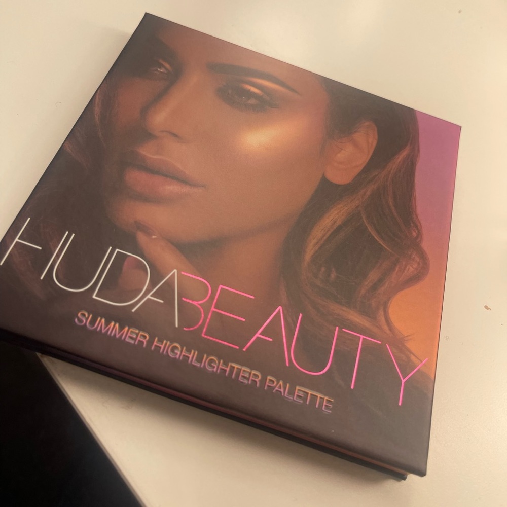 Huda Beauty Highlighter